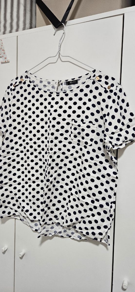Blusa de lunares. 