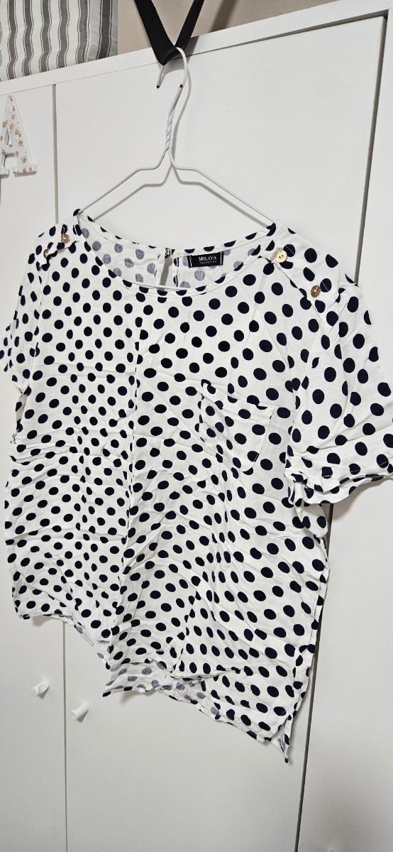 Blusa de lunares. 