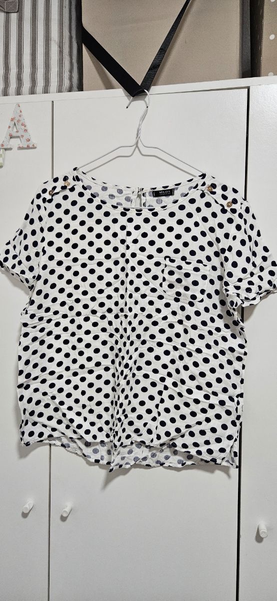 Blusa de lunares. 