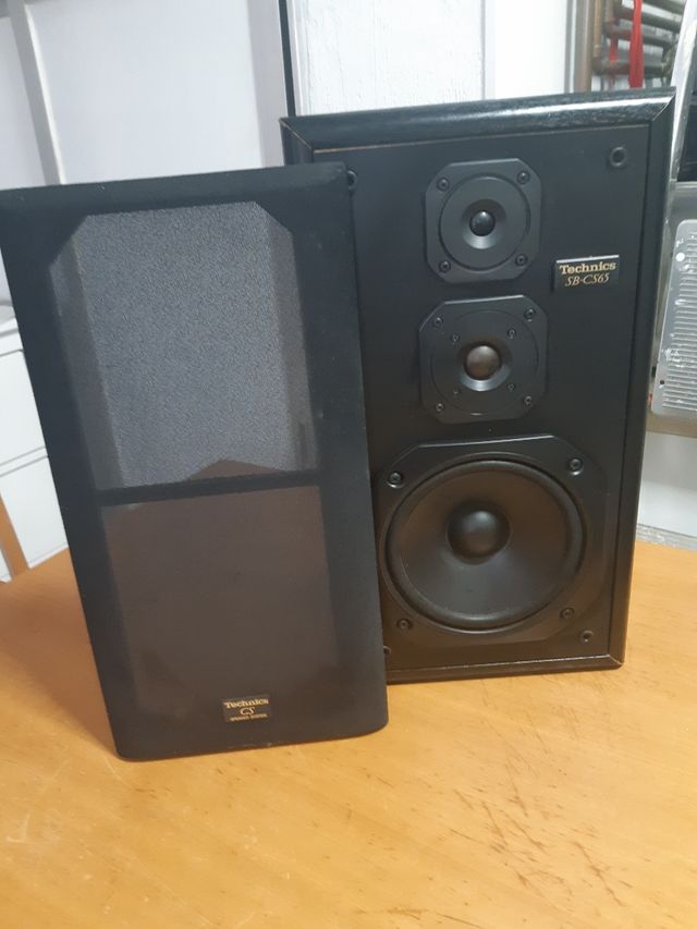 Dos altavoces technics