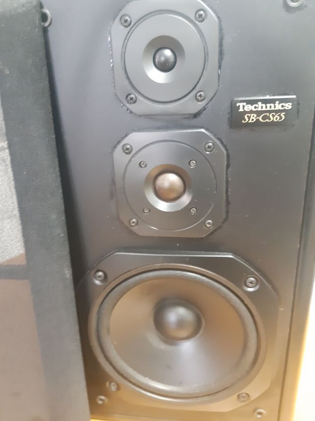 Dos altavoces technics