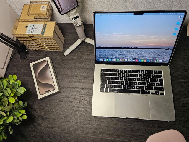 MACBOOK M3 2024 512SSD