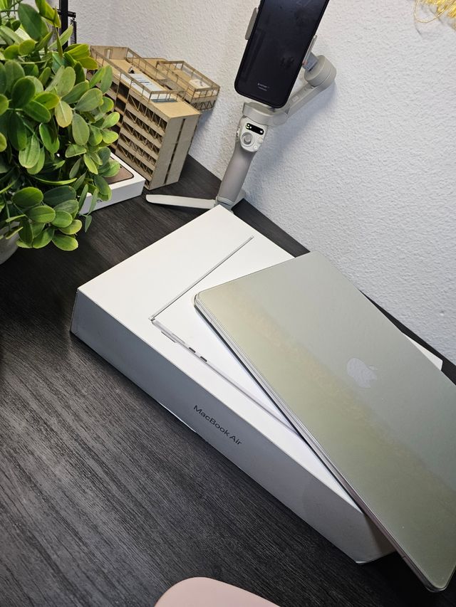 MACBOOK M3 2024 512SSD