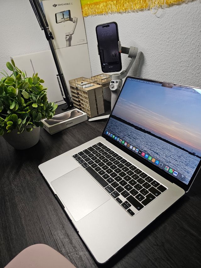 MACBOOK M3 2024 512SSD