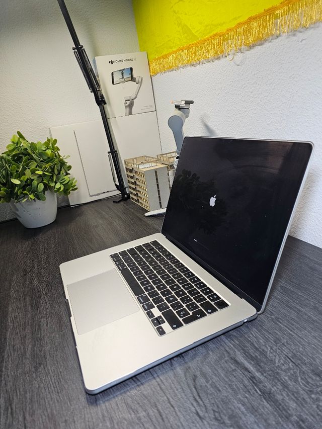 MACBOOK M3 2024 512SSD