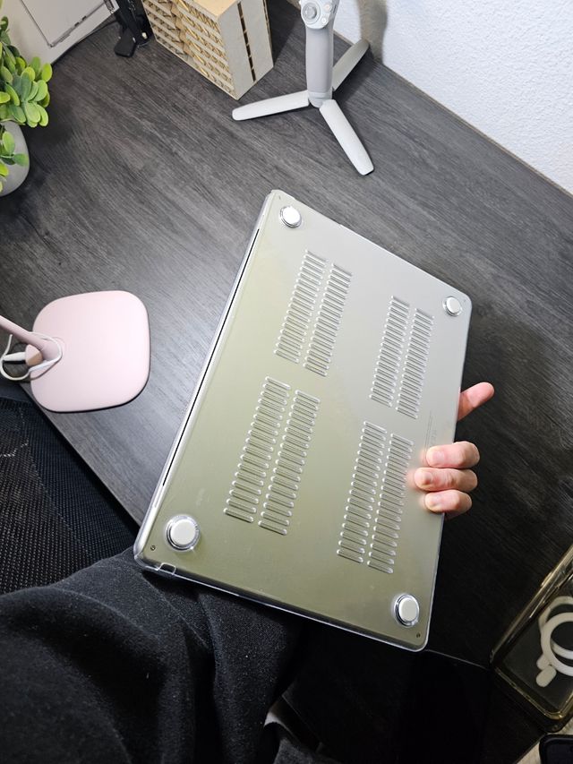 MACBOOK M3 2024 512SSD