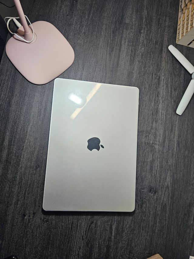 MACBOOK M3 2024 512SSD