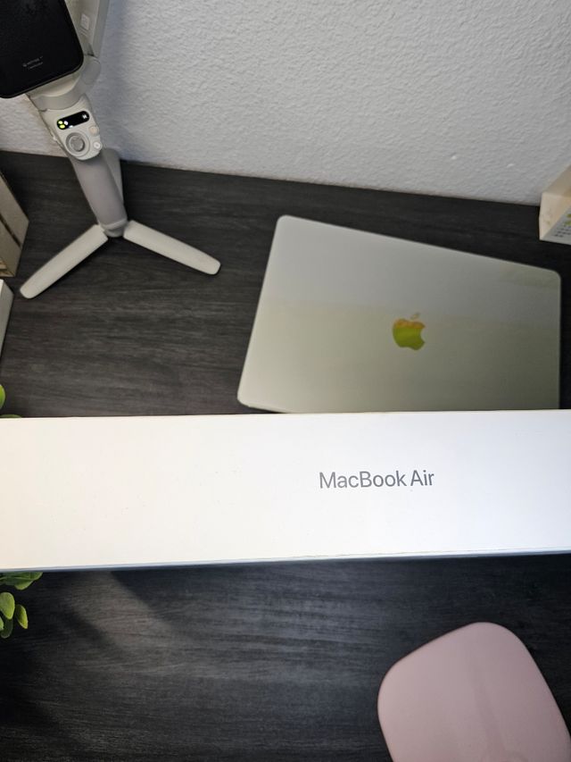 MACBOOK M3 2024 512SSD