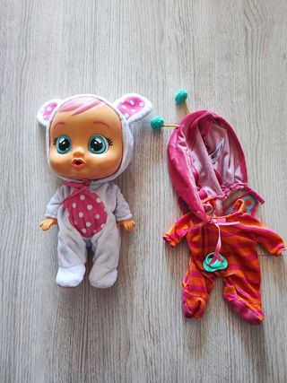 Muñeco bebé llorón con vestido