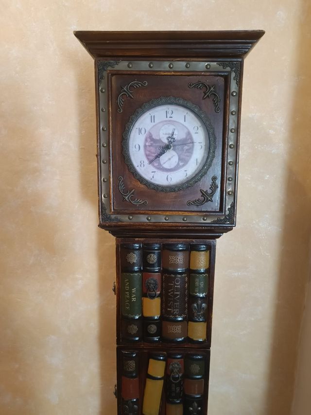 Mueble reloj