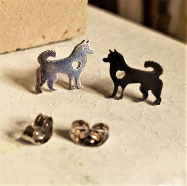 Pendientes de perro Husky. Acero hipoalergenico