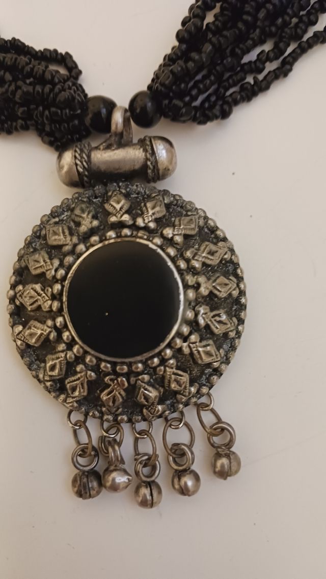 Collar de azabache con colgante.