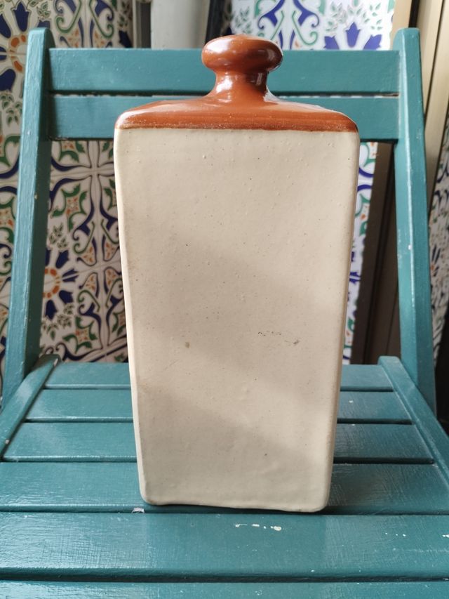 Antiguo calienta cama de cerámica