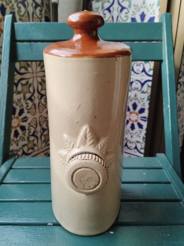 Antiguo calienta cama de cerámica