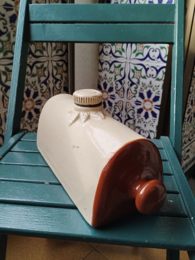 Antiguo calienta cama de cerámica