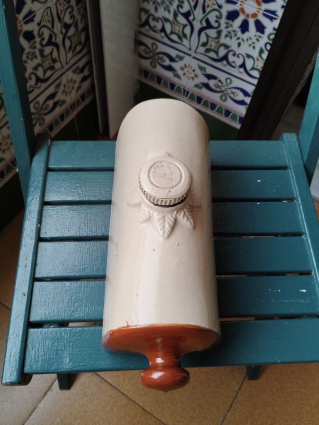 Antiguo calienta cama de cerámica