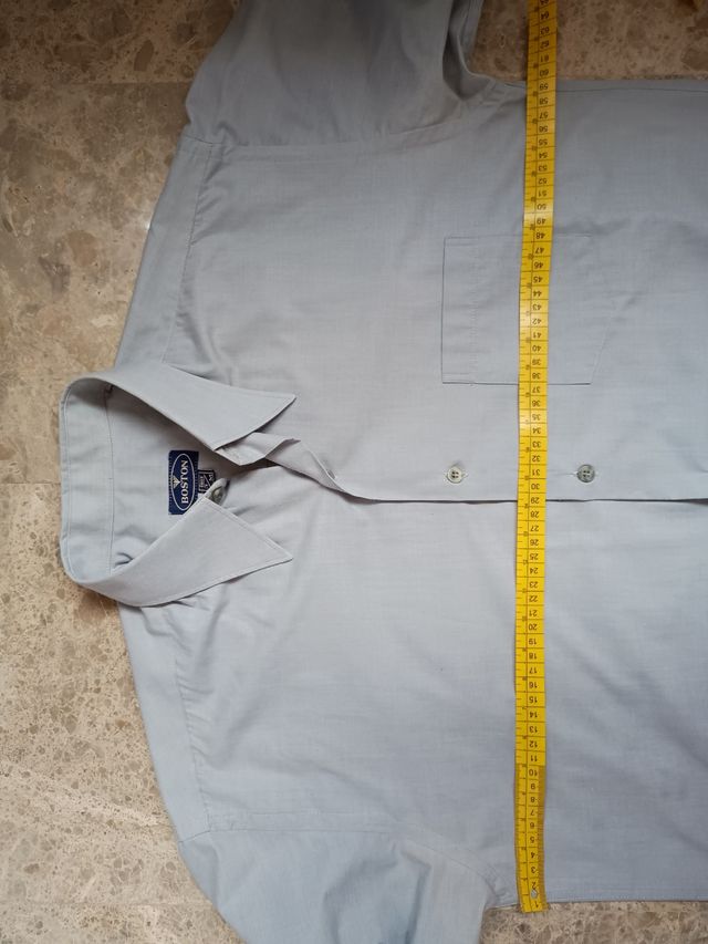 Camisa azul grisáceo