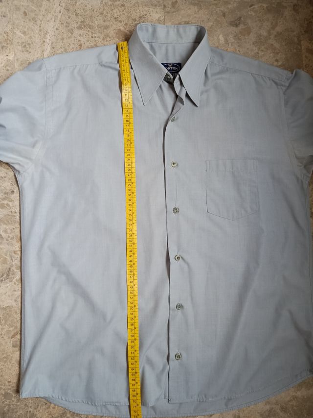 Camisa azul grisáceo