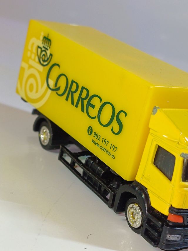 CAMION DE CORREOS MERCEDES BENZ ARTEGO 1/64
