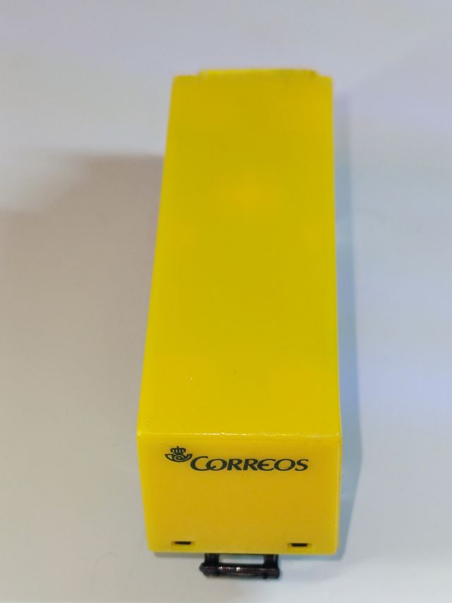 CAMION DE CORREOS MERCEDES BENZ ARTEGO 1/64