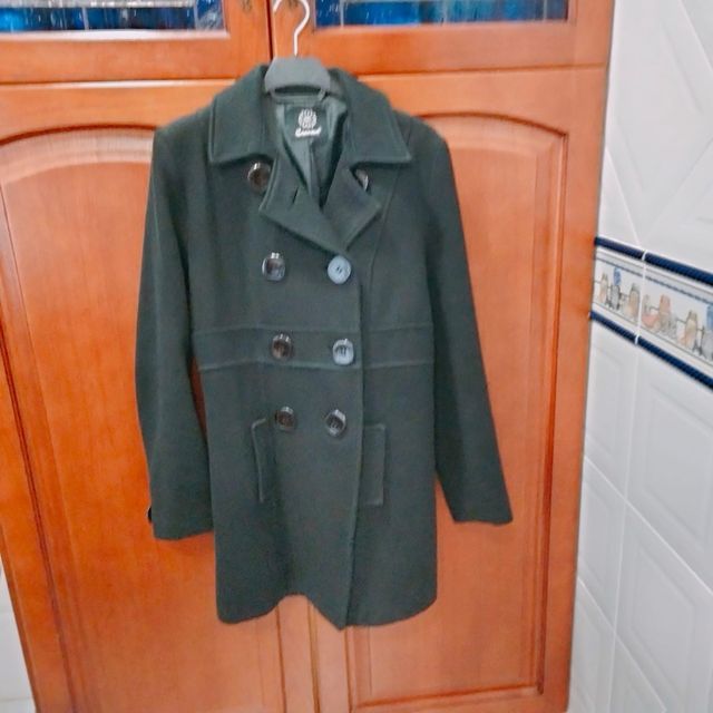 Abrigo de paño negro