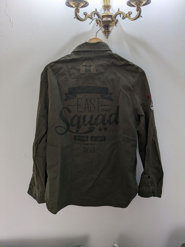 Sobre camisa caqui Bershka 