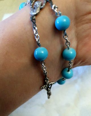 Pulsera rosario metal plateado y cristal