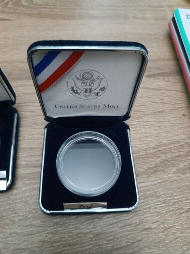 Scatole per monete o distintivi