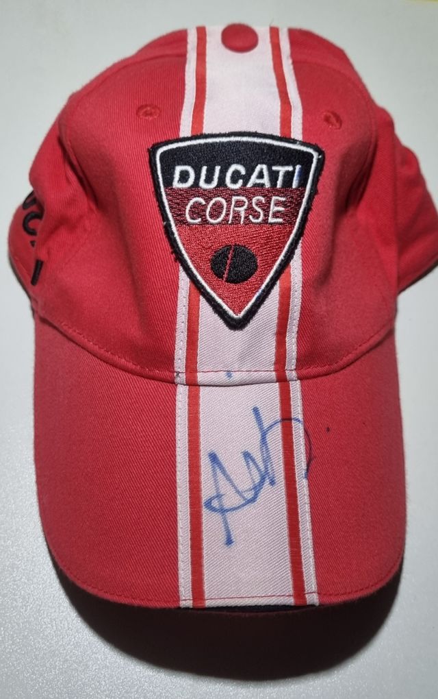 Cappellino Ducati autografato 
