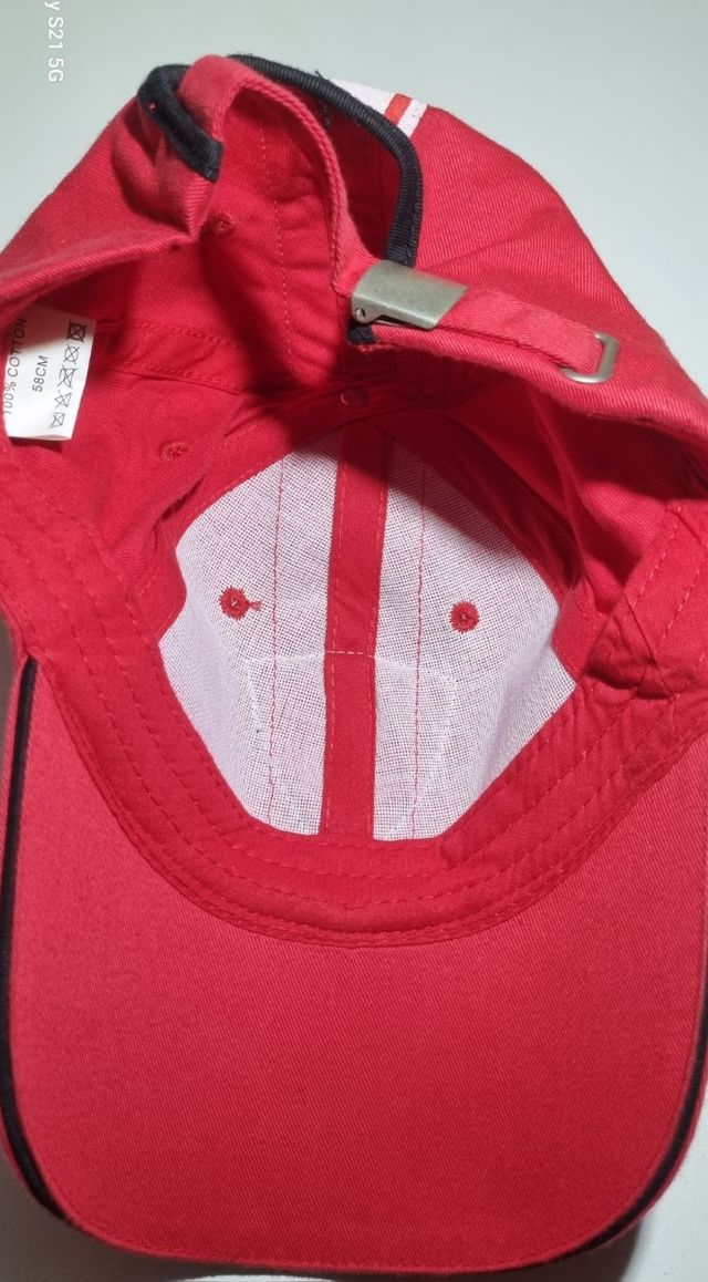 Cappellino Ducati autografato 