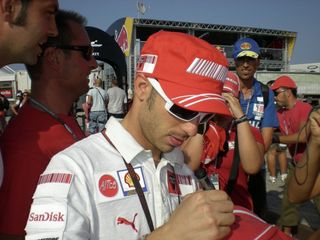 Cappellino Ducati autografato 