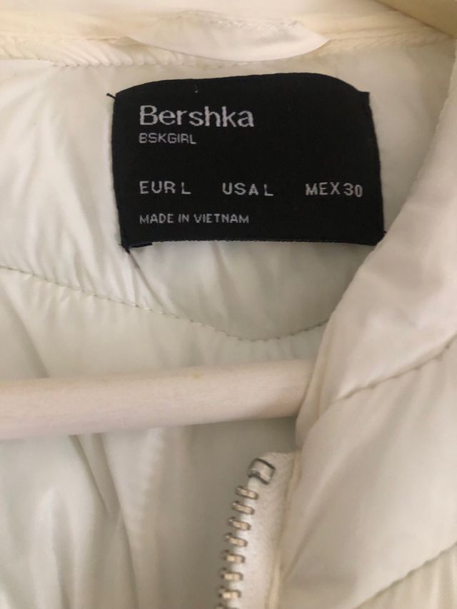 Plumas blanco corto Bershka blanco.