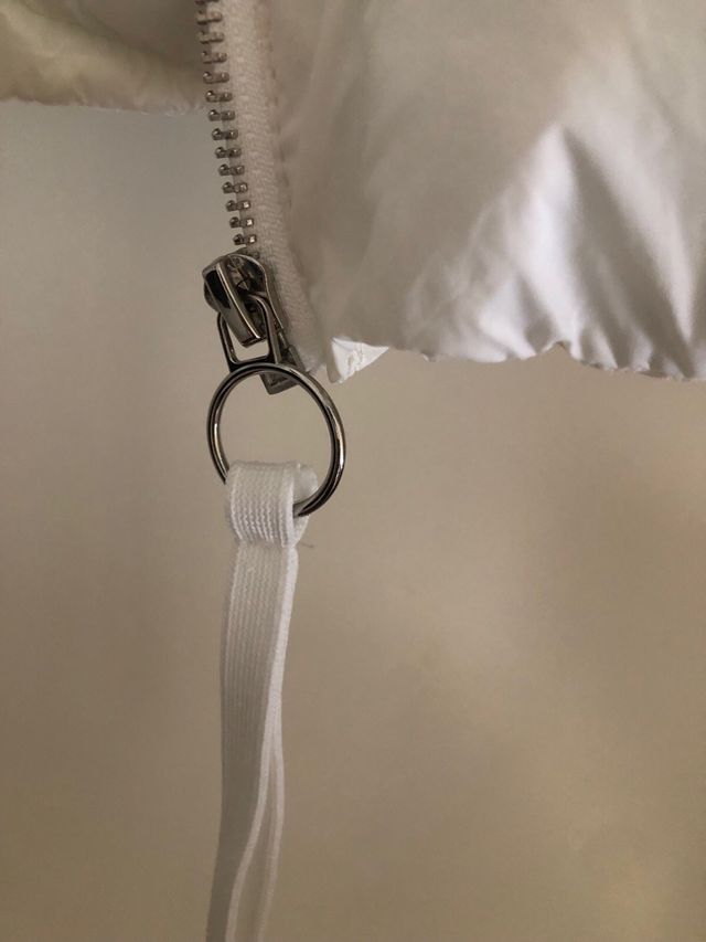 Plumas blanco corto Bershka blanco.