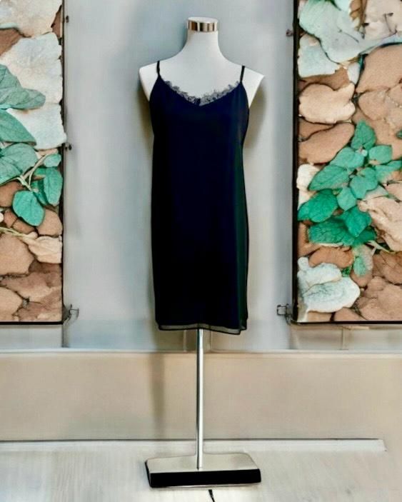 Vestido Corto Lencero Negro Easy Wear – 7€