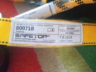 Arnés de seguridad y cuerda de anclaje