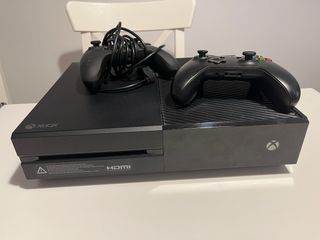 XBOX ONE, 2 mandos y juegos
