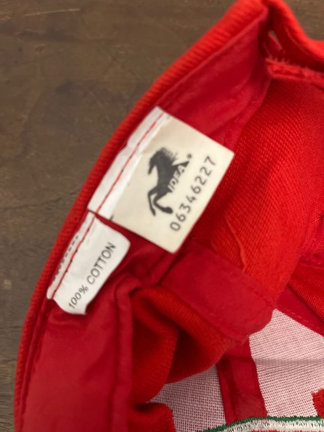 Cappellino ferrari 