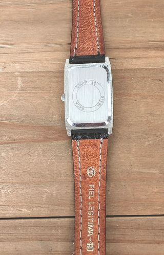 Reloj clásico. Correa de piel