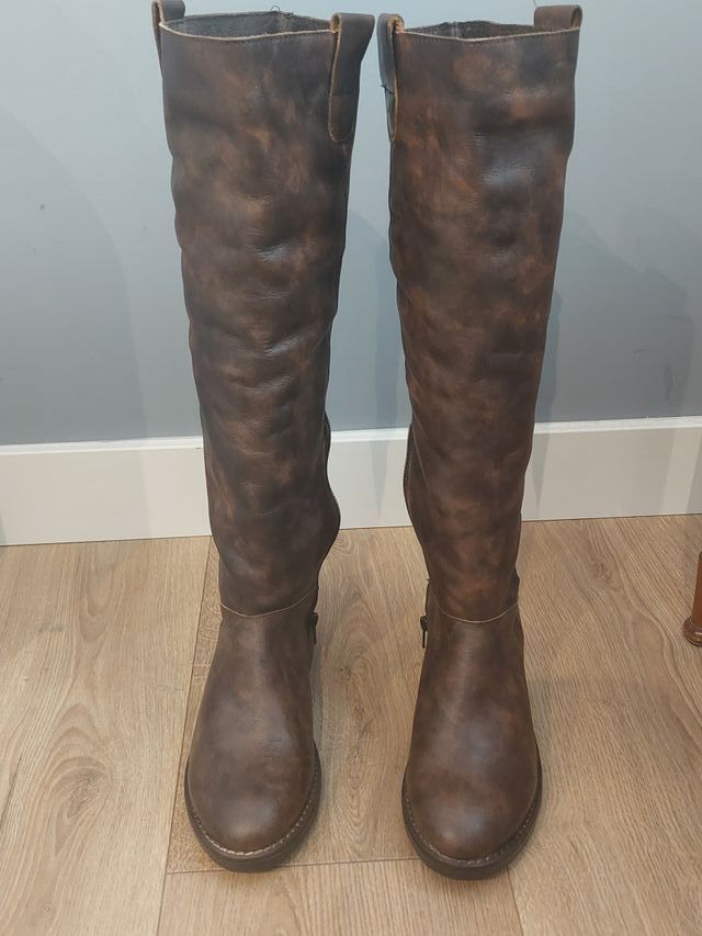 Botas de piel marrón