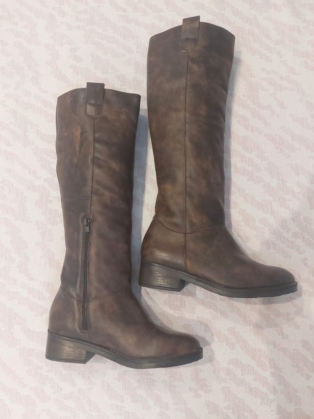 Botas de piel marrón