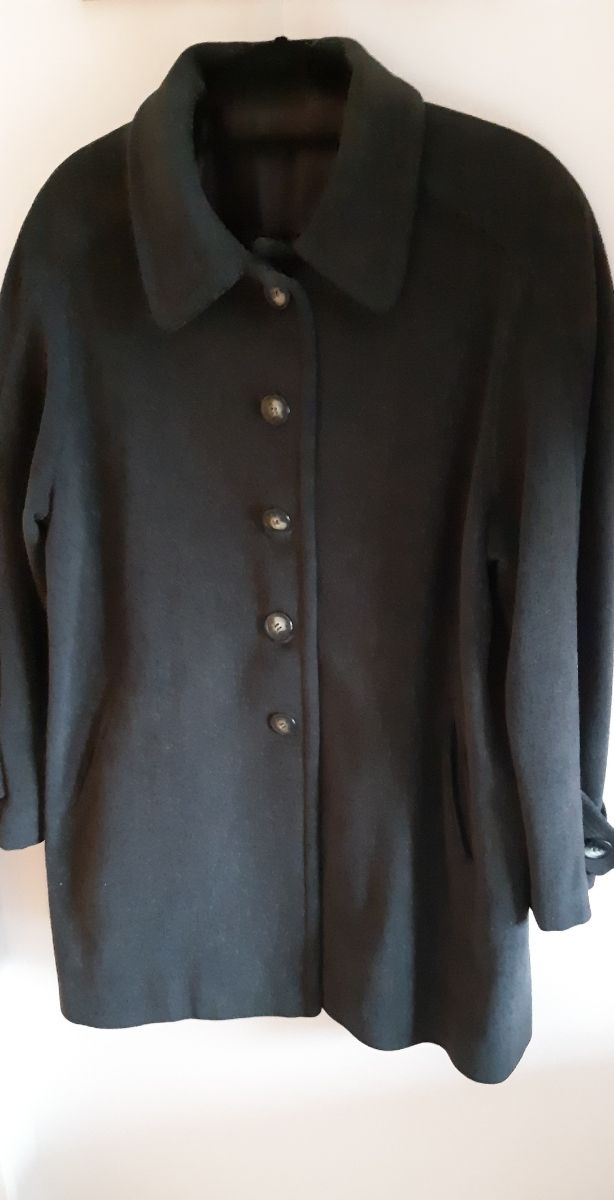 Abrigo tres cuartos.