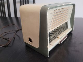 Radio antigua Marconi UM-147