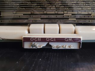 Radio antigua Marconi UM-147