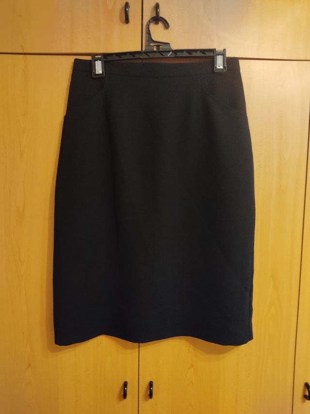 Falda de traje negra