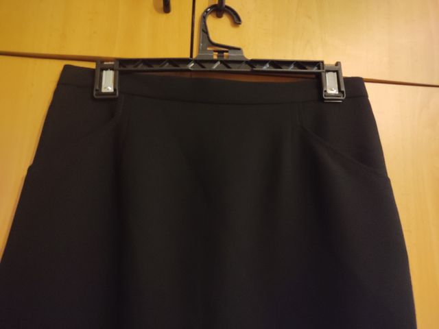 Falda de traje negra