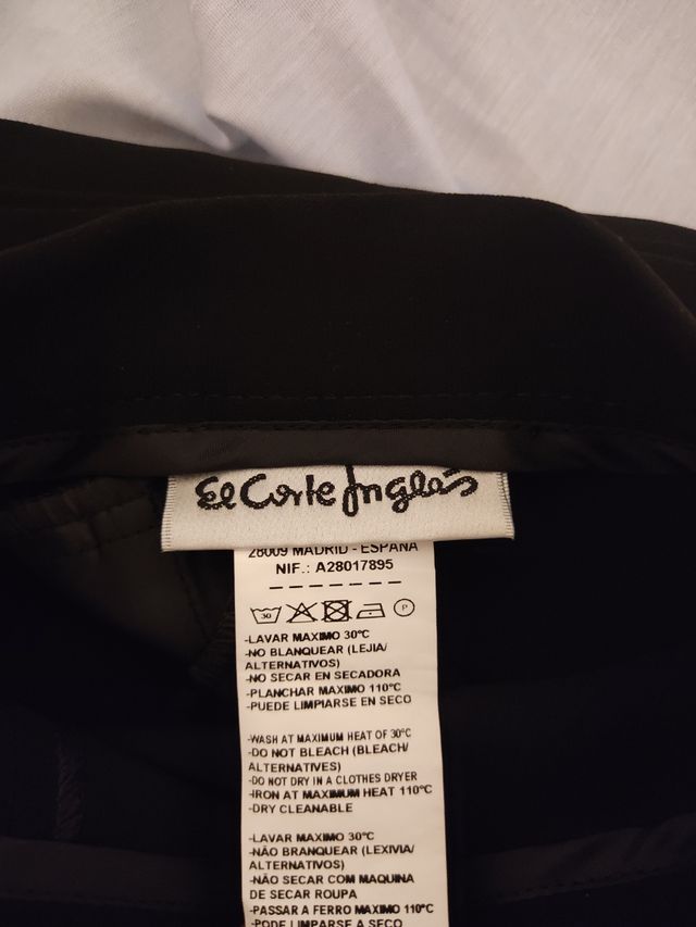 Falda de traje negra