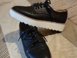 Zapatos con cordones