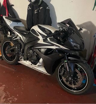 Honda cbr 600 rr
limitada A2