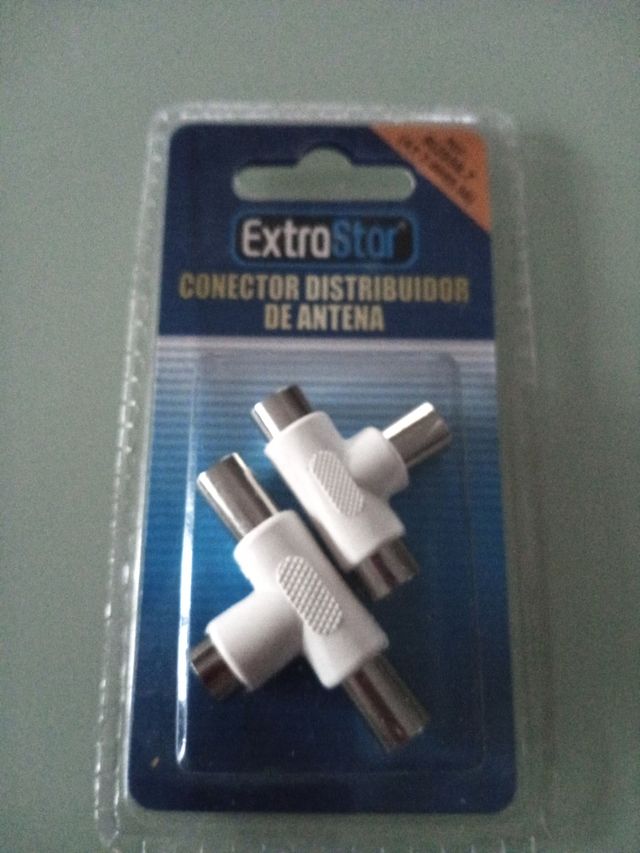 Conector distribuidor de antena