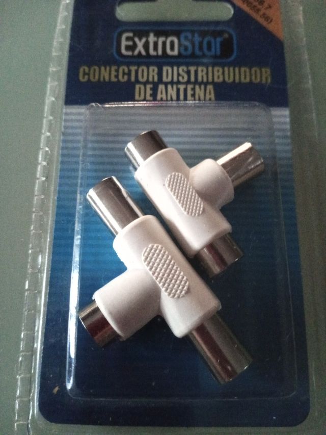 Conector distribuidor de antena